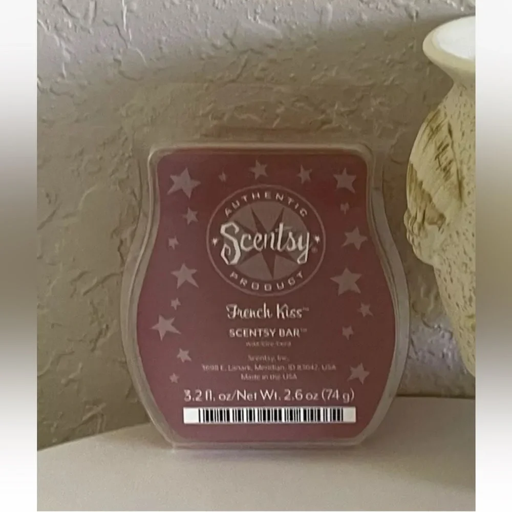 Scentsy Plug In Wax Warmer w/Night Light Seashell Design. - Picture 4 of 4